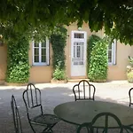 La Glycine, Proche Des Plages, A L'exterieur De La D'elne Elne